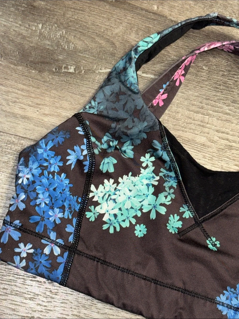 Lululemon Floral Crisscross Sports Bra in Black, sz 6